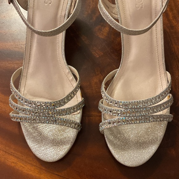 Perfect holiday/prom shoes, size 10, silver glitter/bejeweled, worn once. - Picture 7 of 9